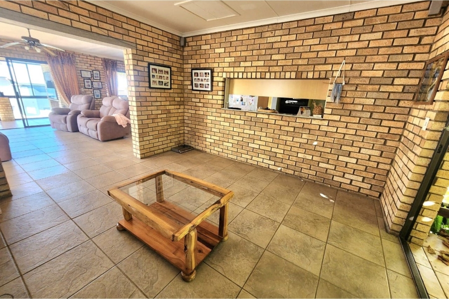 6 Bedroom Property for Sale in Wavecrest Eastern Cape